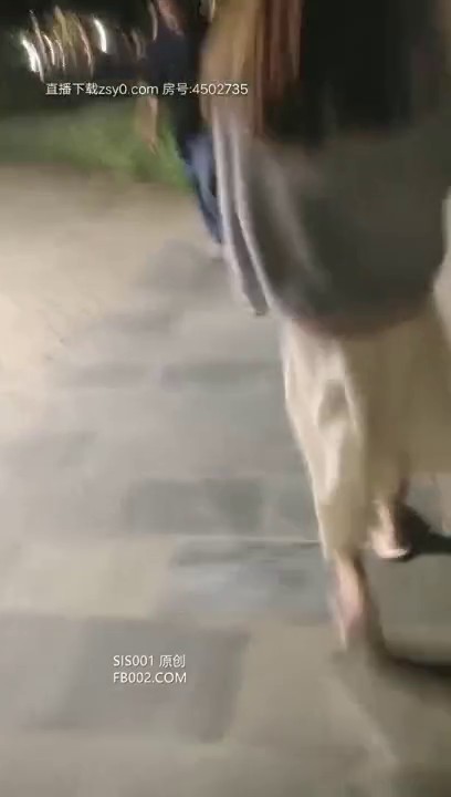 2020.9.27，公园露出，户外车震，【爸爸的小骚货】00后小萝莉太风骚，夜幕下公园露出，车震无套内射，高清源码录制【水印】