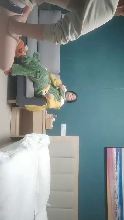 2021-11-10 小夏寻花00后超嫩妹子返场，脱下衣服揉捏白嫩奶子，镜头前口交半脱内裤揉穴，骑乘猛操屁股