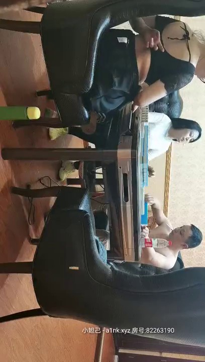 2021.3.13【王哥约炮专家】两男两女有创意，色情麻将脱衣服，少妇输的裸体了轮番啪啪干几炮，刺激淫荡别出心裁