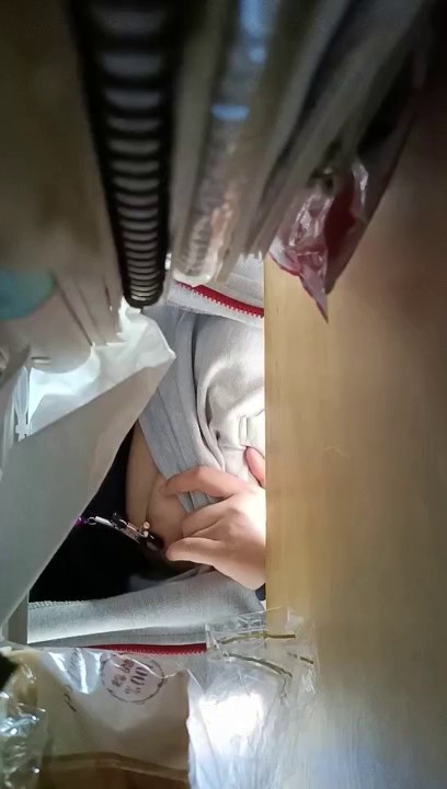 2021.6.15，坐标苏州，真实校园课堂，【一条小圆圆】，数学课上乳夹裸露，下课厕所撒尿自慰，偷拍同学上厕所未遂真遗憾