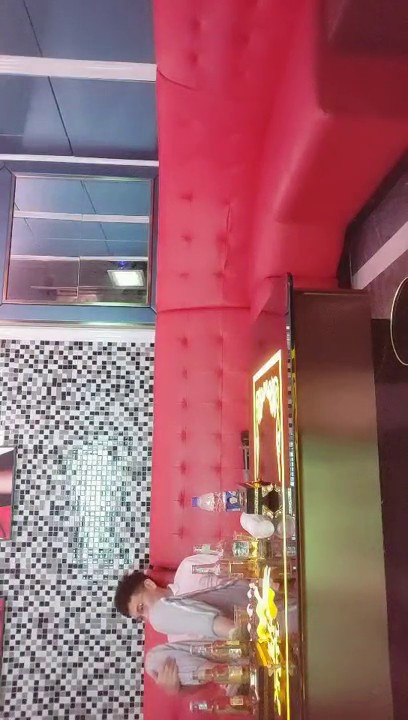 2021.9.17，【歌厅探花】，全网独家商K探花，喊来短发气质小美女，苗条美乳，唱唱歌喝喝酒，裸体相见负距离接触