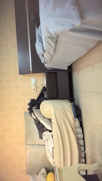 超清新片速遞 2022.3.1，【穷途末路】，熟女收割机，妩媚妖娆红内衣，热烈求插，骚穴特写水汪汪，超清设备偷拍观赏性佳