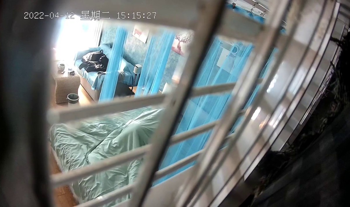 2022.4_11--13新流出360酒店摄像头偷拍 情趣舔脚 SM捆绑皮鞭拍打字母调教极品学妹 (1)