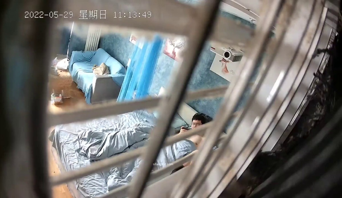 2022-5-29最新流出360酒店偷拍纤瘦美女被眼镜男友在沙发和床上玩弄多日大屌猛插女友