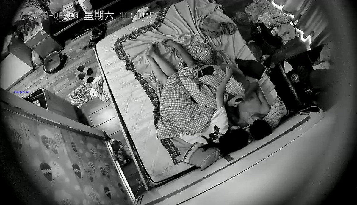 2023-6月新流出安防酒店偷拍学生情侣开房 雪白学生妹放飞自我后反杀不太行哥