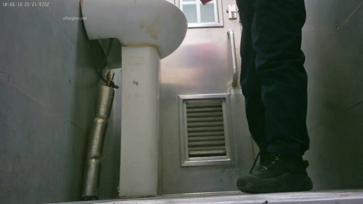 2024-1月最新流出厕拍大神 在某山顶公园女厕偷放设备偷拍近距离后拍