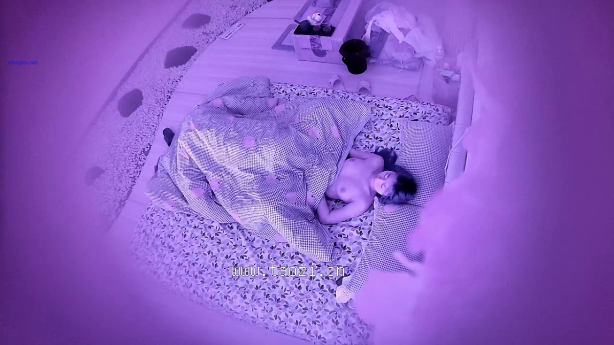 -2024-3-30新流出酒店偷拍 校花美女与舔逼狂魔男友的极限拉扯草完闻闻避孕套里精子的味道.