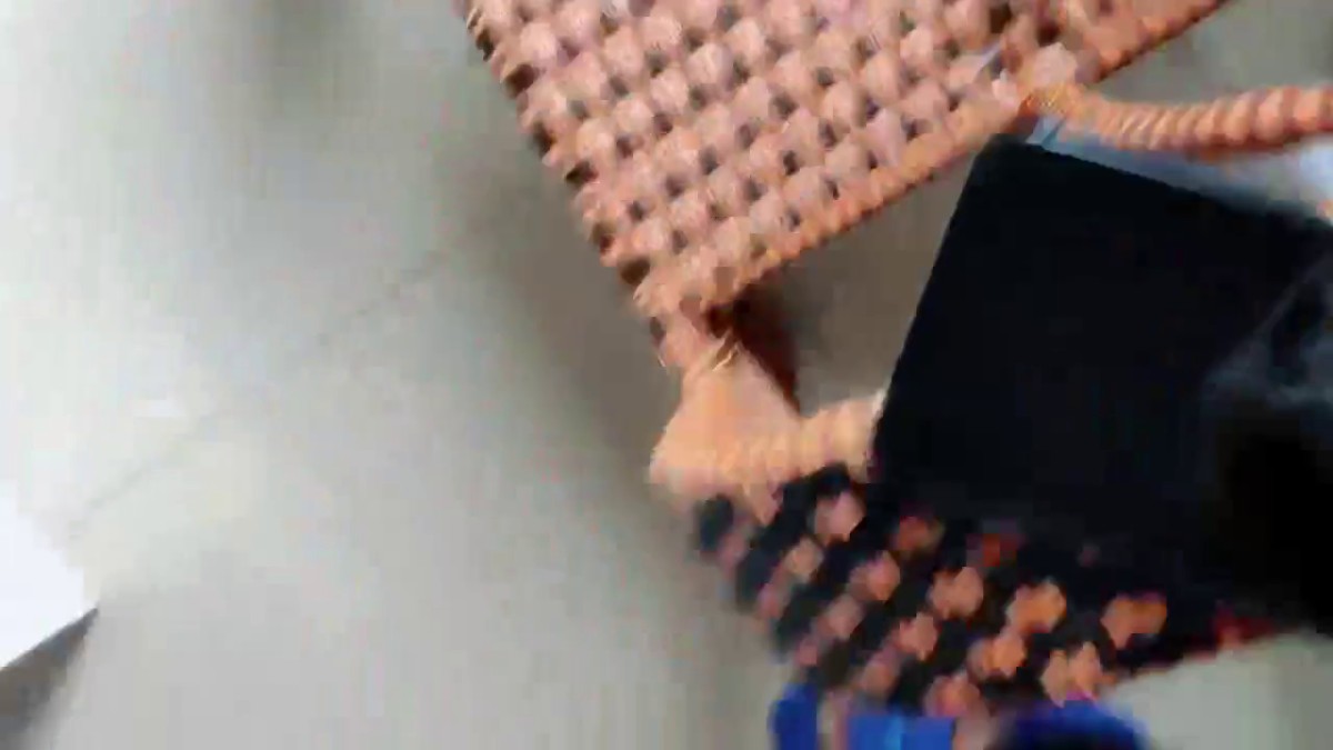 2025年最新流出，【一次一夜】，嫖妓大神，19岁眼镜学生妹，一开始还很害羞，小穴很粉水又多，插进去爽翻