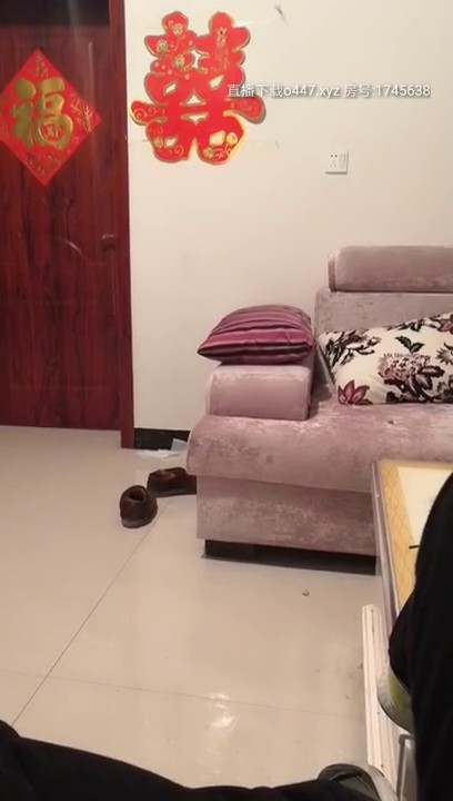 2020.2.24【真实干新婚弟媳妇】农村小伙买药把新婚弟媳妇给弄到，等药劲到了偷偷去玩弄极品鲍鱼，阴毛稀少一条缝，还挺粉嫩干净的