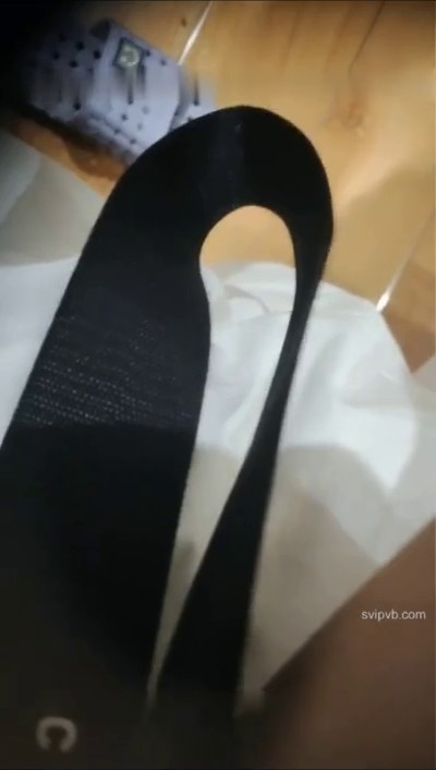 四川绵阳某大学电子商务专业高挑漂亮的大四美女兼职援交,酒店上门服务干的正得劲时男的接了个电话软了又要口硬继续干.国语!