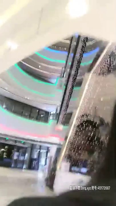 骚女户外商场卫生间露出，跳蛋塞逼试衣间拨开内裤再厕所揉奶自摸，很是诱惑喜欢不要错过