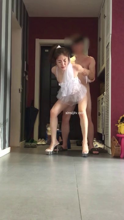 91大庆哥家中入户门前爆操后入苗条性感身材气质美女透明蕾丝情趣大高跟下下顶入B心骚货嚎叫对白淫荡1080P原版