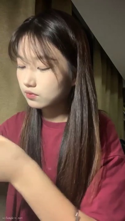 新人！校花下海！正宗学生妹~【粉嫩少女】，扣穴自慰！狂撸，这个颜值一出，再次刷新了天花板的新高度2