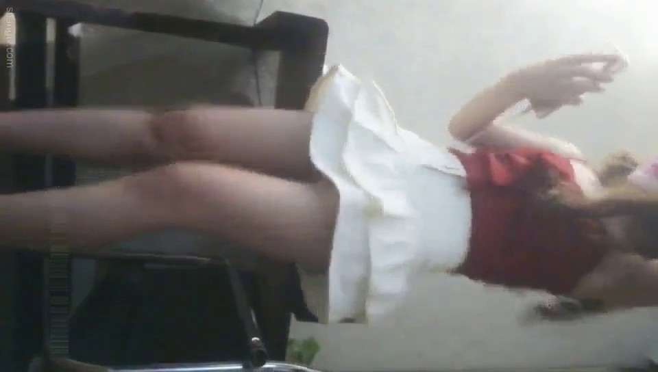 酒吧喝酒搭讪认识的齐逼短裙极品性感大美女,玩嗨后开车带到附近酒店啪啪,美女还真耐操连干2次男的都累了她还想要.国语!