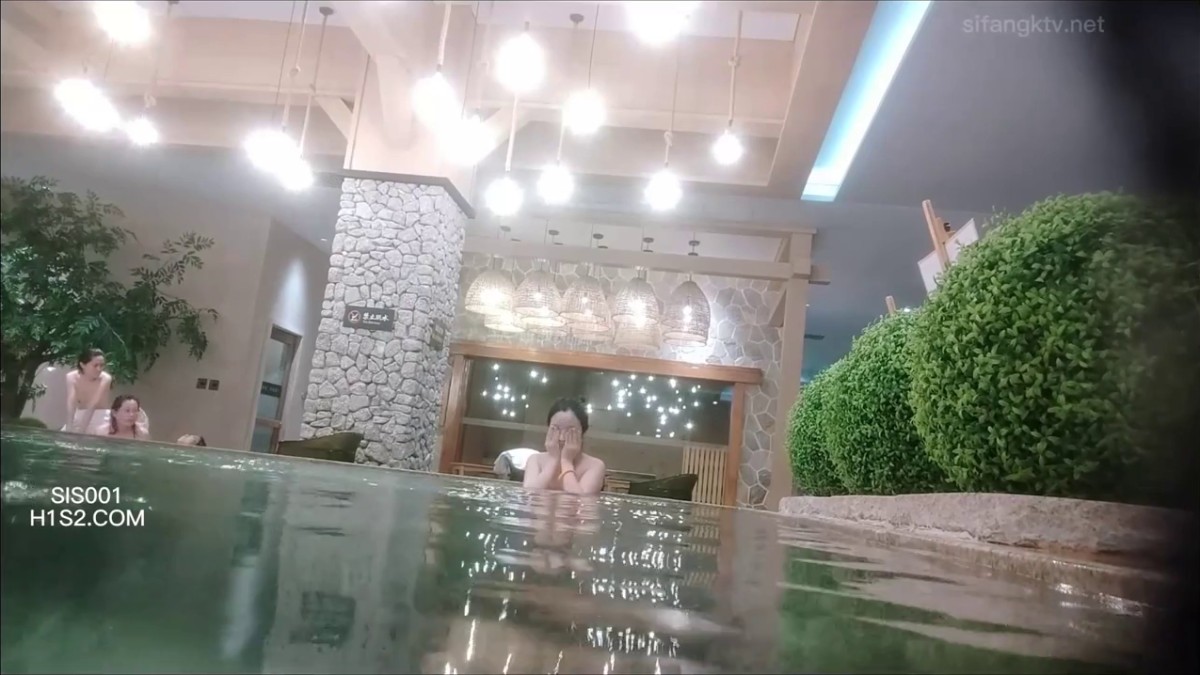 国内最新女子浴场偷拍！24-2，怼着偷拍身材超级棒的纹身女神，脸蛋儿也很漂亮