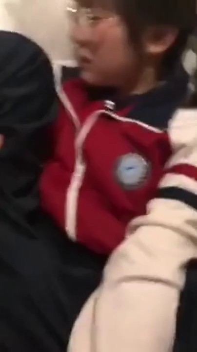 眼镜高中嫩妹子和男友偷吃禁果破处拍视频流出