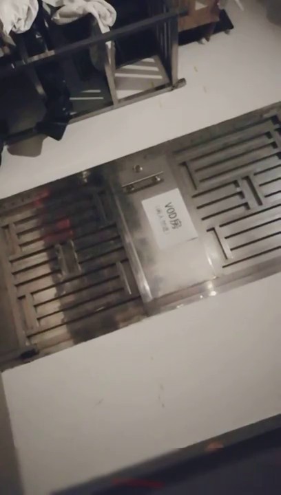 “这是额外给我的”对白搞笑桑拿会所大白臀女技师偸拍给男顾客生殖保健服务被色男扒掉裤子扣穴娇喘呻吟说我不要