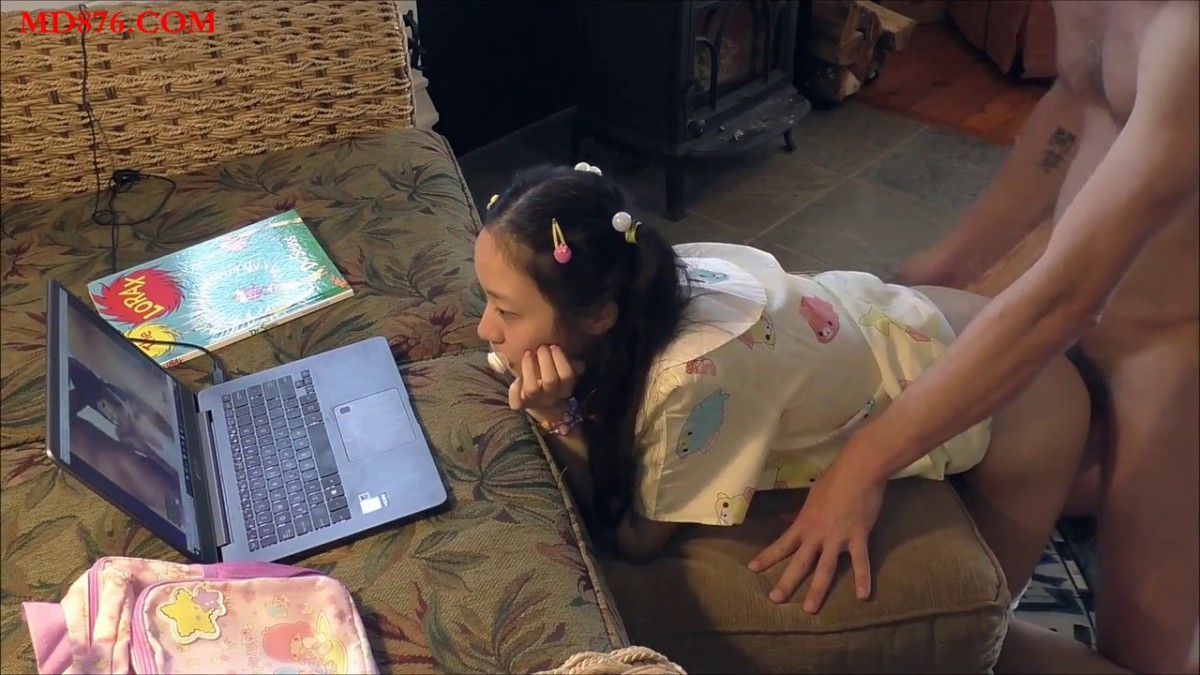 开阳某校无毛B年轻学生妹酷爱大洋屌被外教老师各种调教啪啪啪 骚妹看着黄片发骚被后人猛插-第五部1080P高清