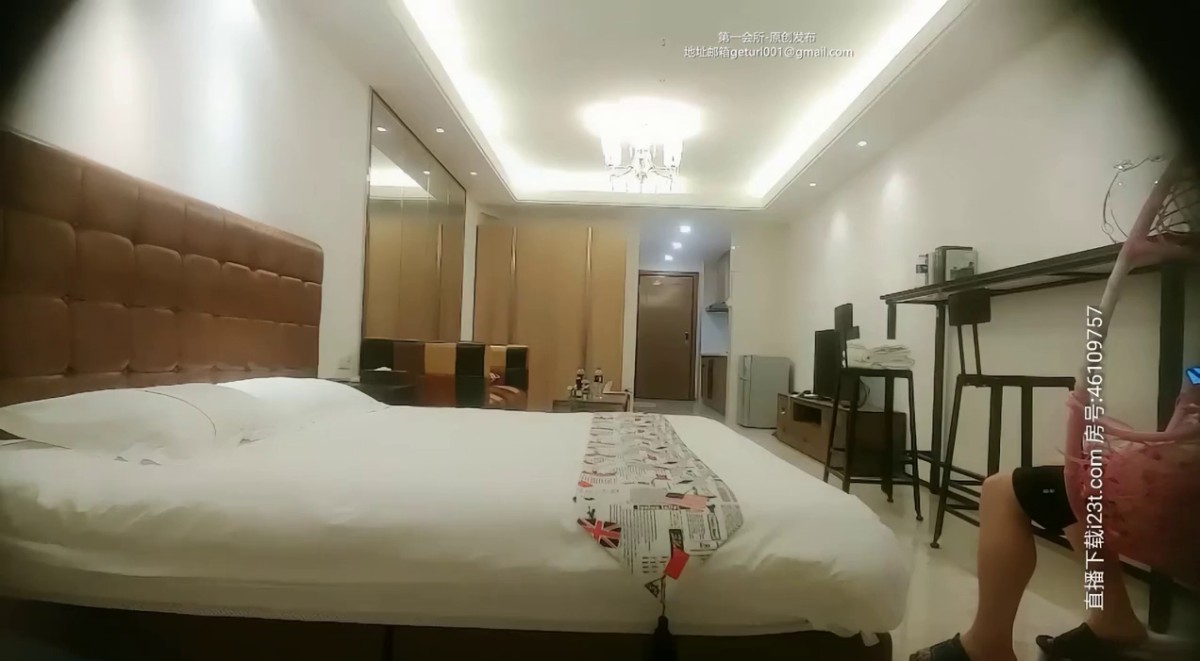 【AI高清画质2K修复】2020.8.4，【威哥全国探花】约了个黑裙妹子，洗完澡扣逼口交抬腿侧入猛操