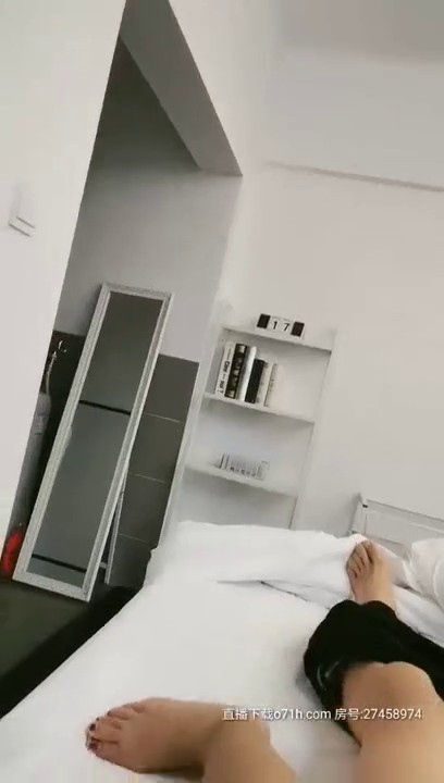 小桃表妹颜值不错甜美妹子自慰炮友互玩，掰穴手指扣弄翘性感屁股骑乘摩擦诱惑