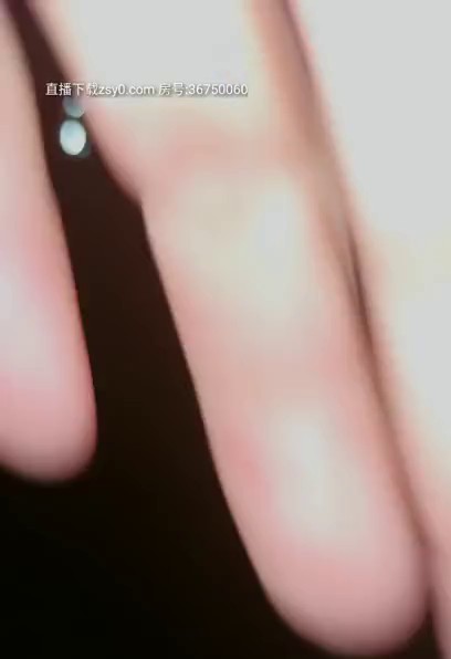 【奇葩啪啪】和邻家白嫩小美女户外偷情啪啪 站在坦克上打炮 这样的性爱体验有谁试过 跪舔J8 后入内射 高清源码录制