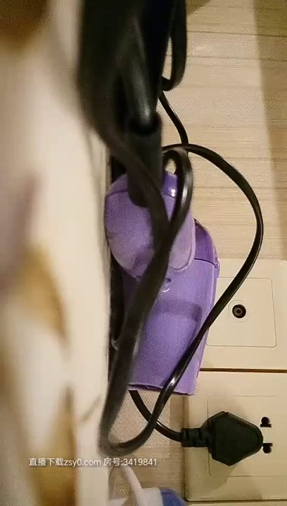 2020.9.8，【夜色寻花】酒店约操上门兼职00后小萝莉，沙发上抠穴摸舔很配合，狂干超紧很快射，高清源码录制