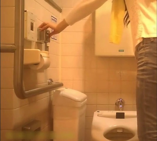 百货商场公共女卫正面偸拍超多美女良家方便亮点不断2