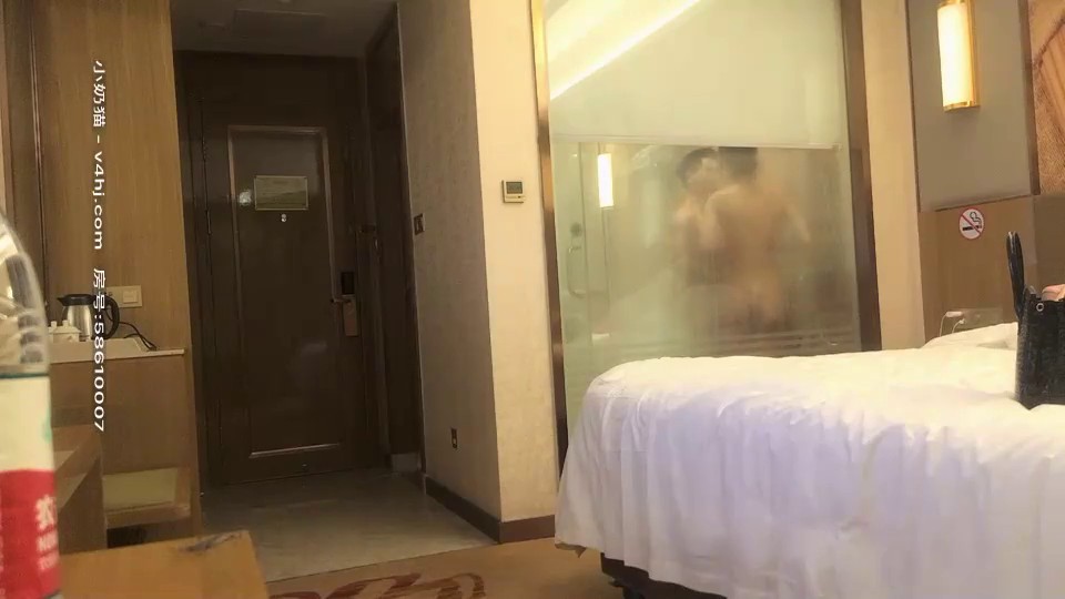 文轩探花深夜场高颜值苗条身材牛仔裤妹子，穿上吊带情趣装黑丝高跟鞋镜头前猛操