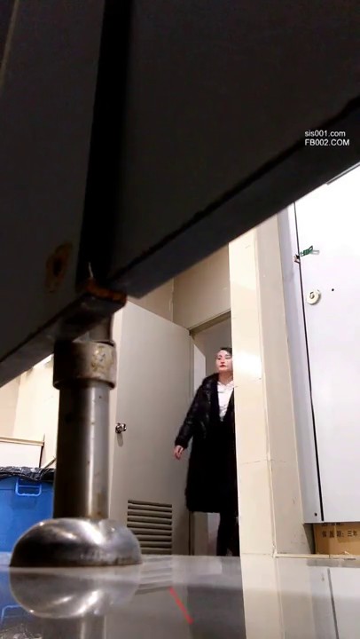 最新厕所全方位多角度偷窥准空姐嘘嘘