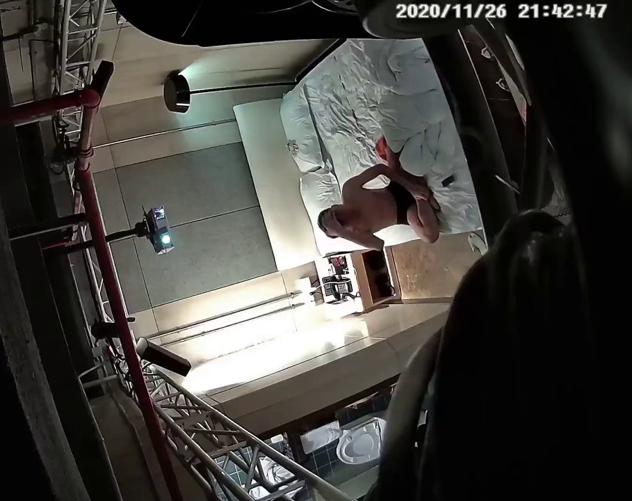2020-11-26情趣酒店投影房摄像头偷拍夜总会坐台女私约客,上演欲求不满