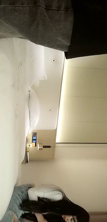 2020.11.3【全国寻花】青春00后小萝莉，苗条粉嫩鲍鱼看着好干净，大屌深喉后入啪啪战况激烈，高清源码录制