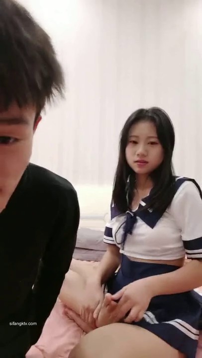 91水晶小白跟女友在出租屋系列之草！戴什么避孕套 衣服都没脱完就直接骑上去720P完整版