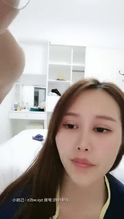 经典猛男约啪大神【野狼出击】12.15今晚闺蜜秒变空姐 制服诱惑 美乳黑丝漂亮粉穴 午夜猛男连操两炮 高清源码录制