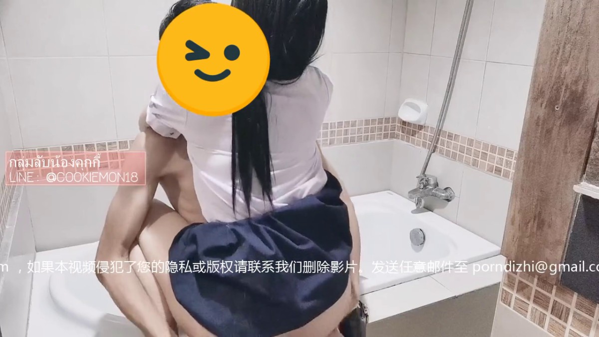 超正点卡哇伊泰国学生妹，清纯白嫩肌肤，浴室抱着操，这白花花的肉臀，好赞啊！