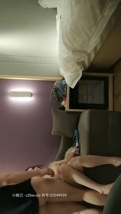 2020.12.22【肌肉佬寻花】第三场第三次约巨乳妹，操哭了，罕见巨乳极品尤物，乳浪翻滚淫荡刺激