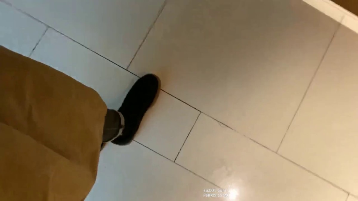 最新商城偷窥高颜值美眉嘘嘘