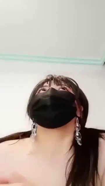 女主播喷水直呼受不了了