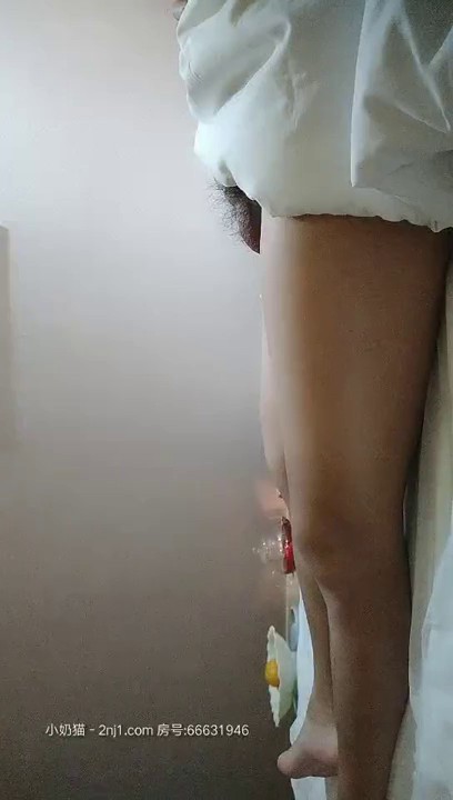 大哥高端会所享受黑丝按摩技师的专业服务，全套莞式服务胸推漫游口活大鸡巴舔屁眼真刺激，淫声荡语不射都难