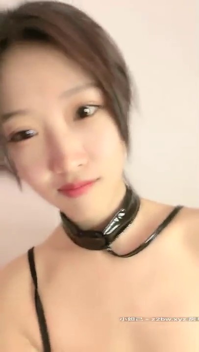长相甜美苗条妹子情趣装小尺度诱惑，揉搓奶子近距离特写掰穴手指摩擦