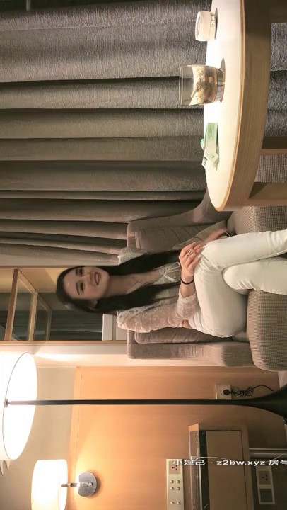 话唠爱聊天的大胸女神