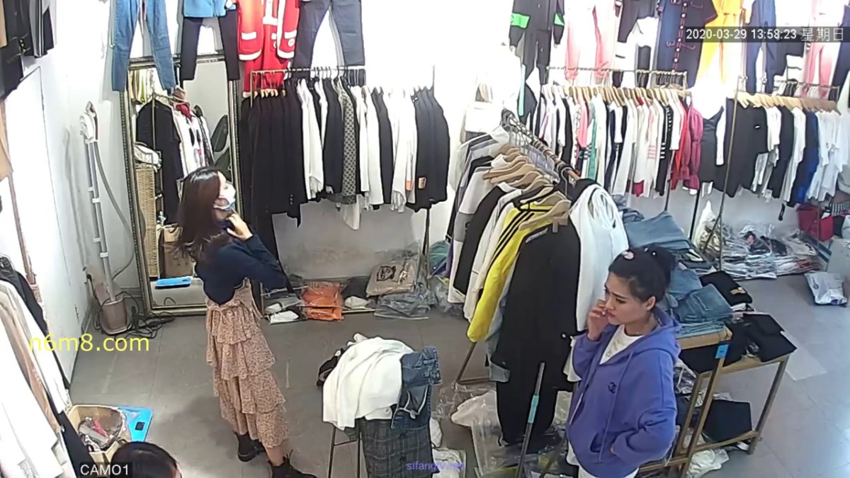 网络摄像头被黑偸拍服装店好多个漂亮MM试换衣服大长腿漂亮美女的粉色透明内内好惹火
