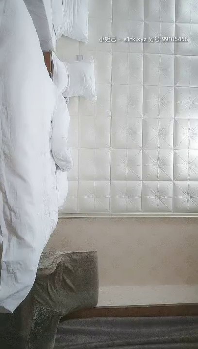 小毅哥哥2-26号约会玩抖音的丰满大学生妹妹奶子屁股都大换上火辣紧身旗袍装搞起来肏出好多白带吓的赶紧百度一下