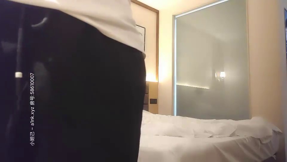 文轩探花小陈头代班第二场约了个牛仔短裤萌妹子啪啪，舌吻摸奶调情侧入后入骑坐姿势换着操