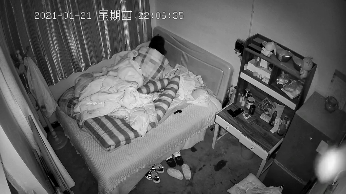 2021最新精心整理居家、诊所、宠物店网络摄像头被黑TP多对夫妻日常性生活对比一下还是身材精瘦秃顶大叔干的生猛2V2