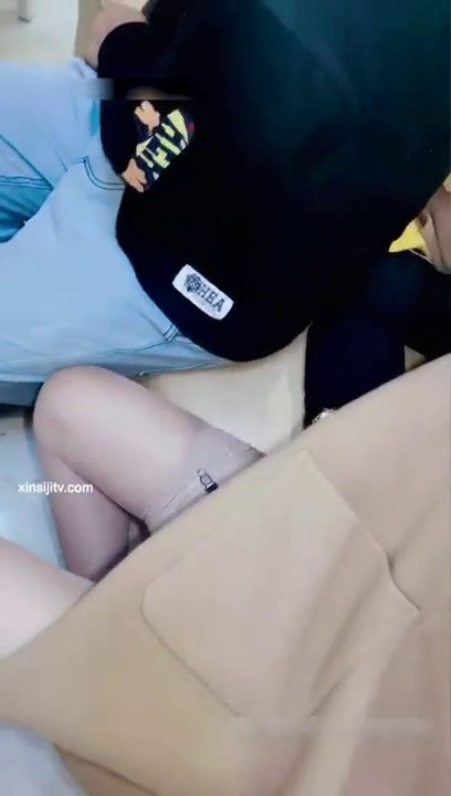 骚妇穿着性感内衣站着被猛男无套内射