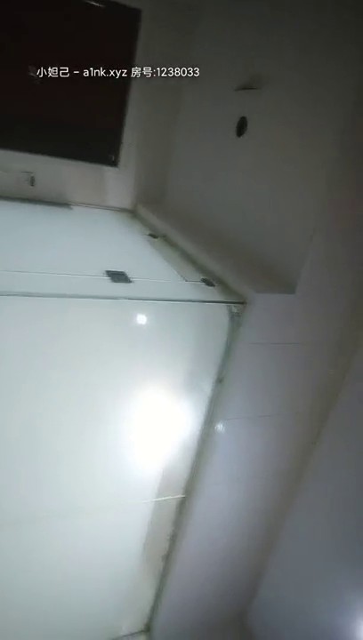 2021.4.2，【无套内射良家少女】新晋探花，00后粉嫩小萝莉，鲍鱼超鲜美，大叔狂暴蹂躏，捂着肚子喊疼真可怜