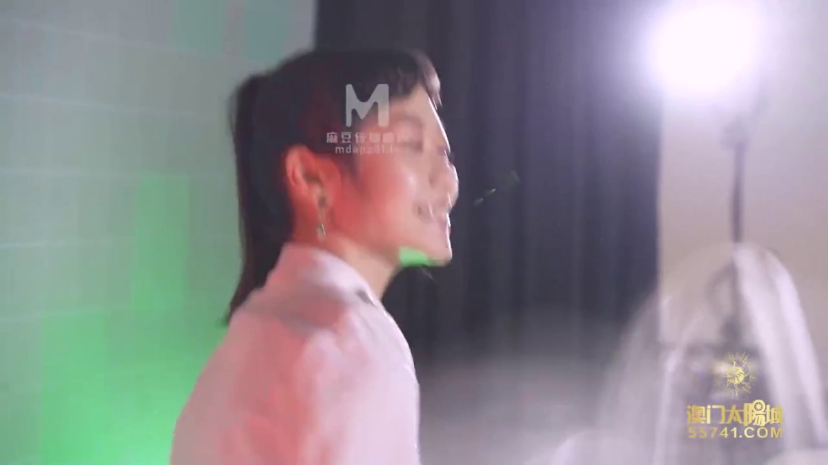 【超推荐❤️会尊享】麻豆传媒映画特别企划-C位女优出道夜 女优学姐助力出演4P激情诱惑 AV狂战 高清720P原版首发节目篇