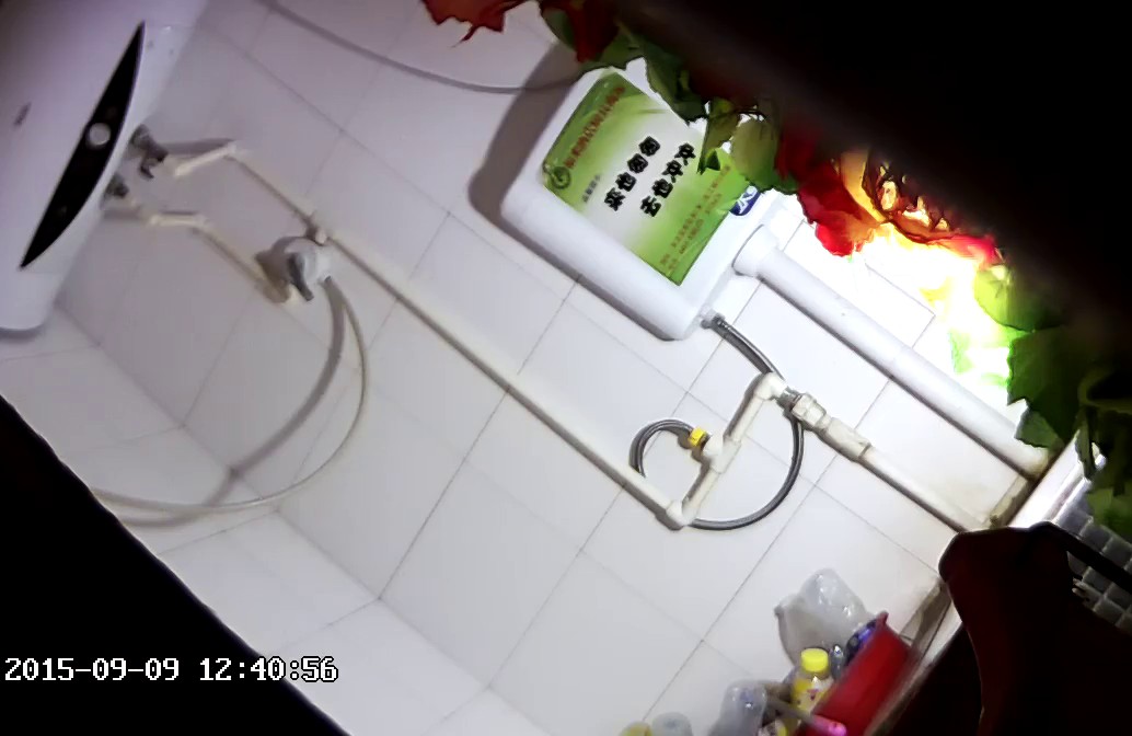 【精品偷拍】女生宿舍卫生间全景偷拍 几个颜值都不错第三番3