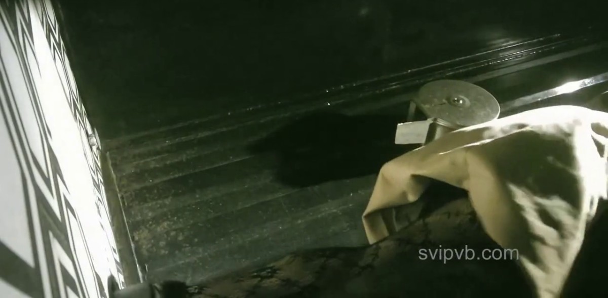 全新2021顶级时尚丝袜女神看来憋的很久了 尿的很急