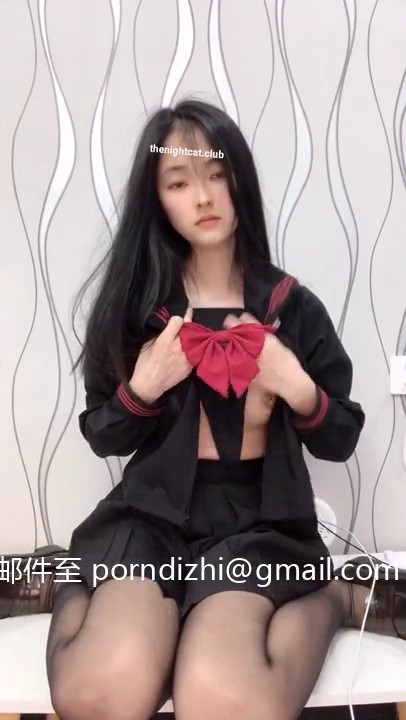 超清新系小公主~芋喵喵~黑色jk制服，黑丝袜配萝莉，别有一番味道，自慰小粉穴！